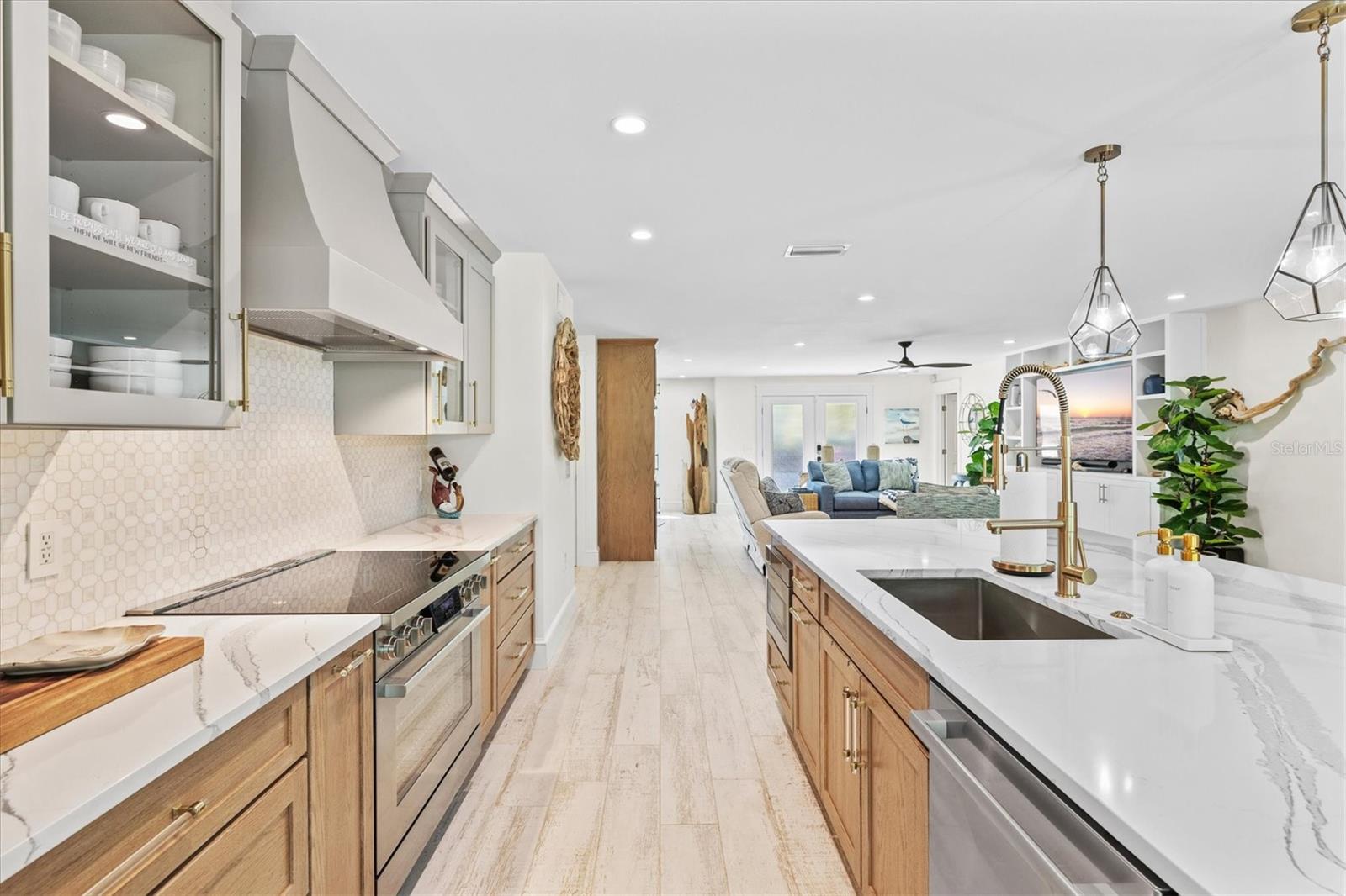 HOLMES BEACH 14TH UNIT - Residential