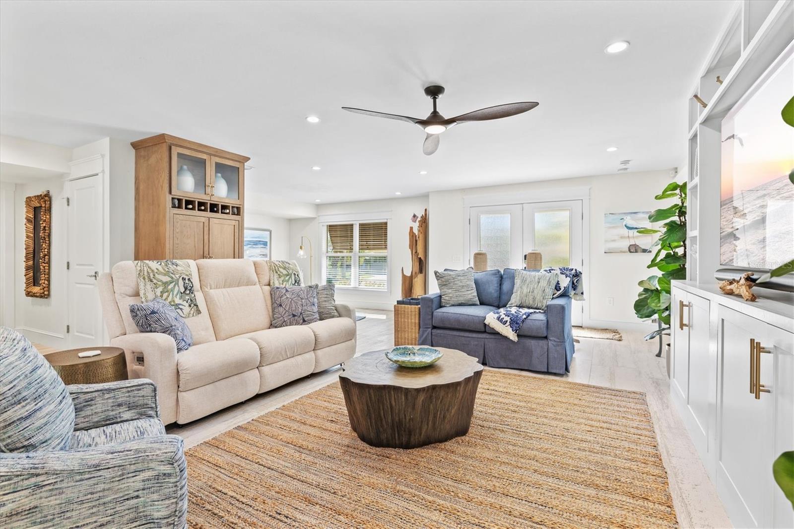 HOLMES BEACH 14TH UNIT - Residential