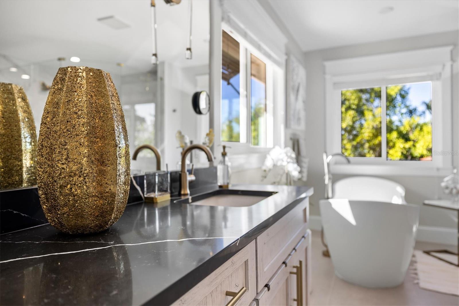 HOLMES BEACH 14TH UNIT - Residential