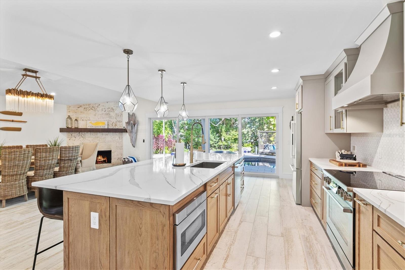 HOLMES BEACH 14TH UNIT - Residential