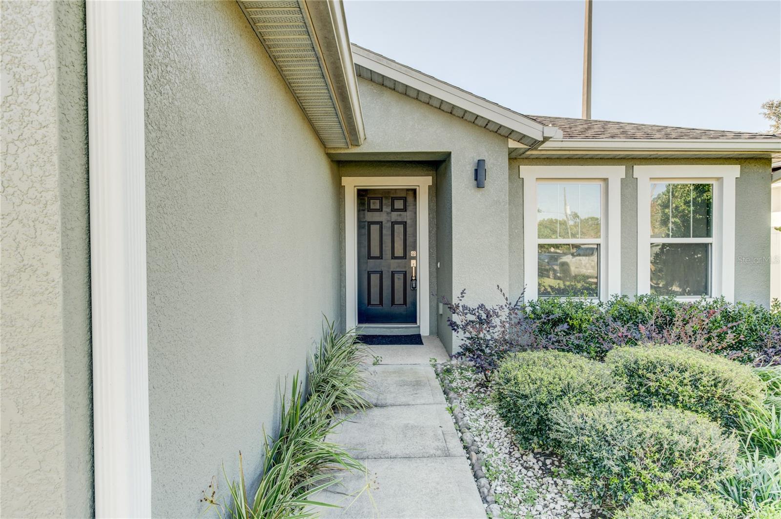 1078 E PIERCE AVENUE