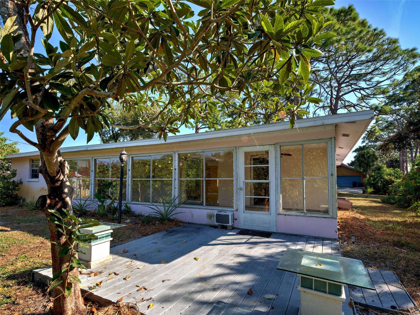 SOUTH VENICE - Residential