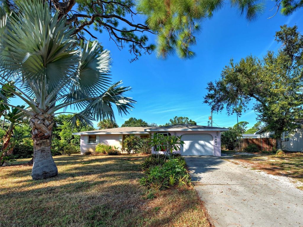 Photo of 5984 Diana Road, Venice, FL 34293 (MLS # D6144907)
