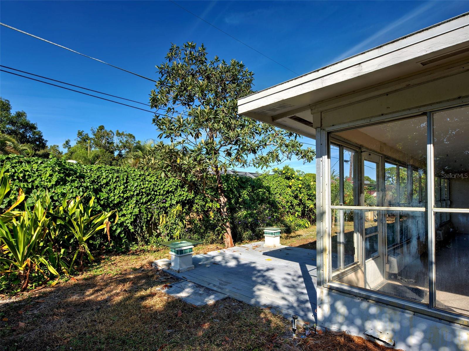 SOUTH VENICE - Residential