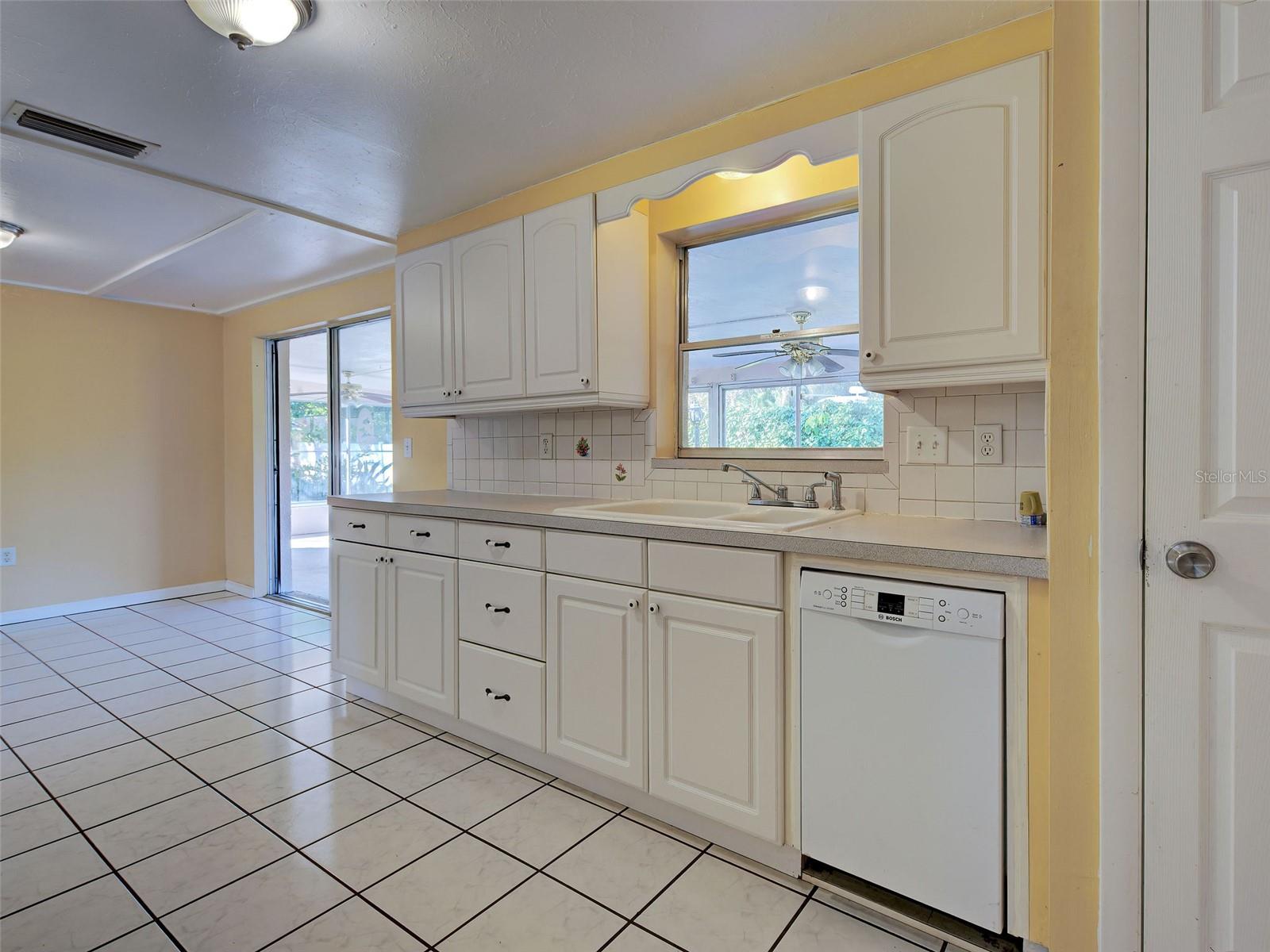 SOUTH VENICE - Residential