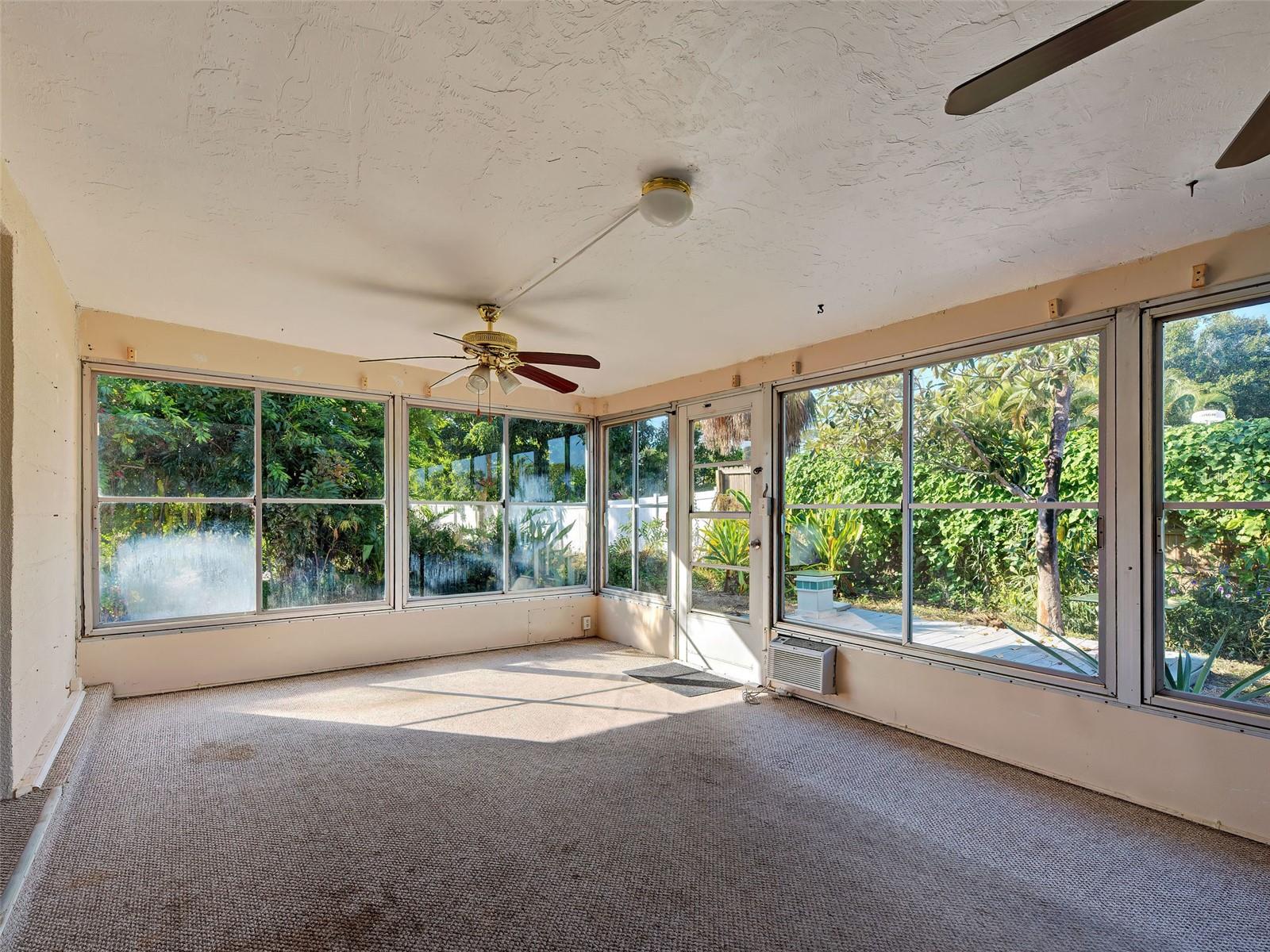 SOUTH VENICE - Residential