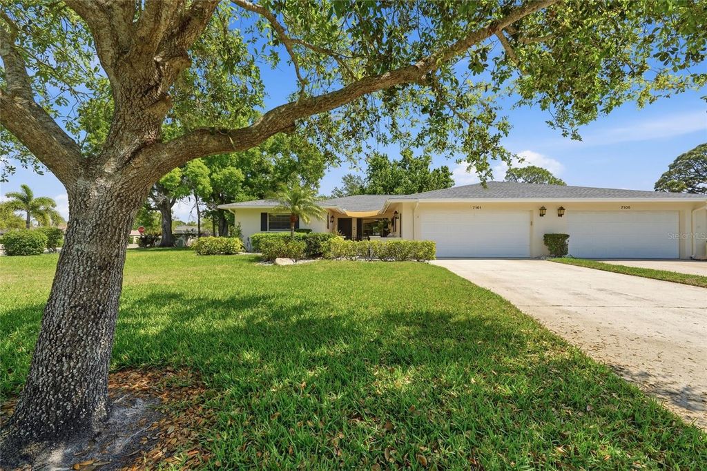 Photo of 7101 Fairway Bend Circle, Sarasota, FL 34243 (MLS # A4687945)