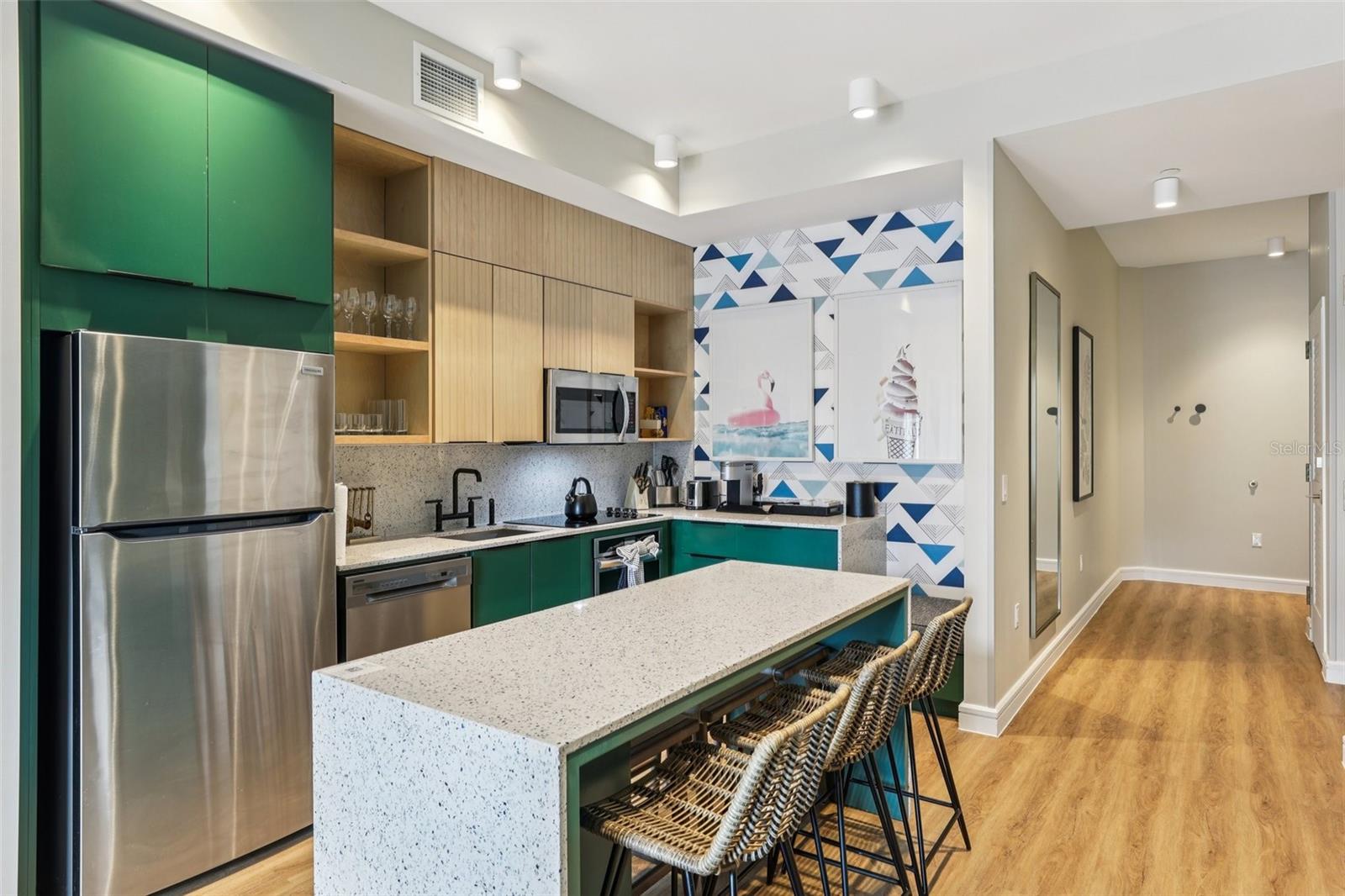 SUNSET WALK HOTEL CONDO PH 1 - Residential