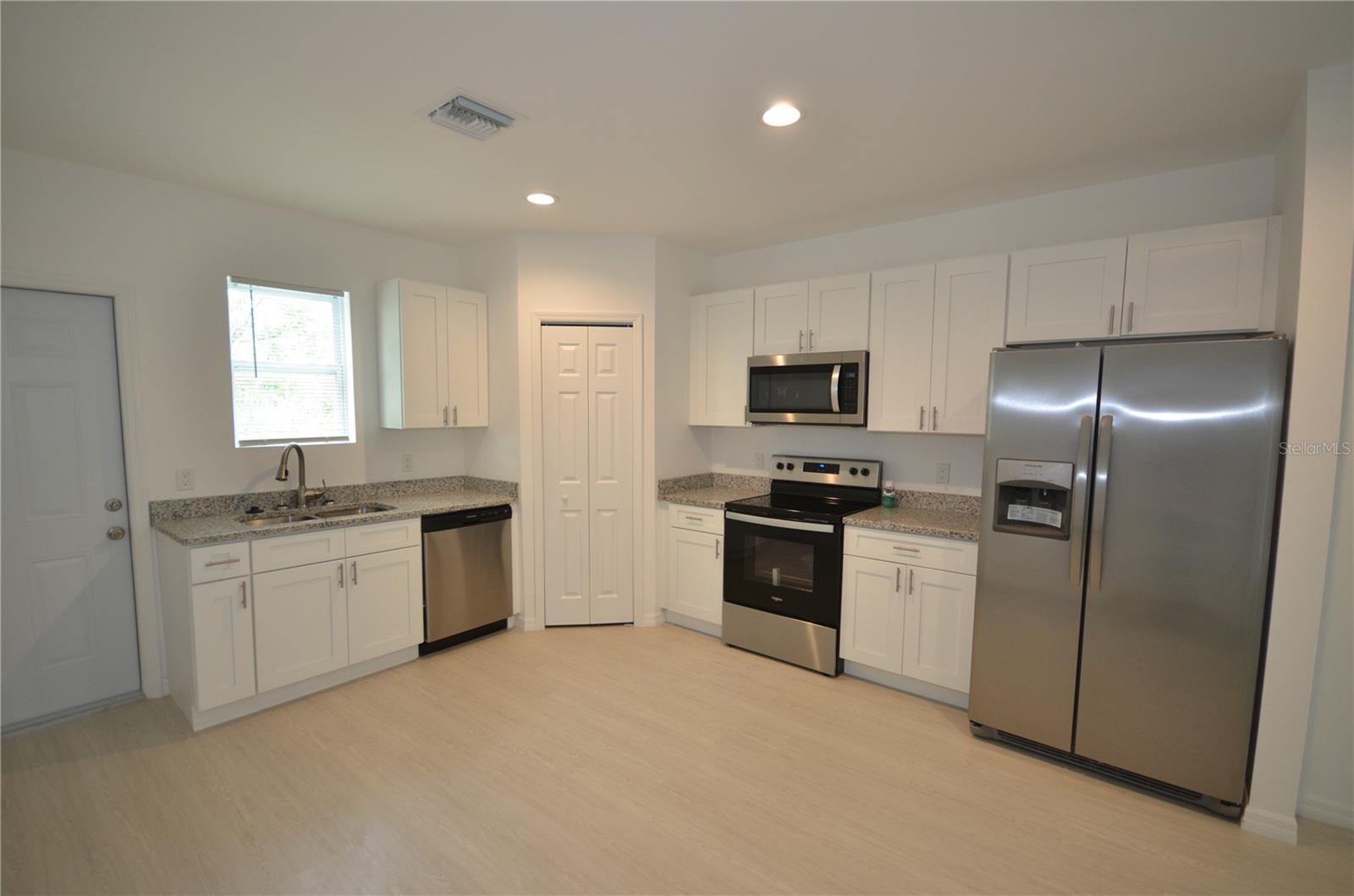 SCHOOL VIEW HOMES - Residential