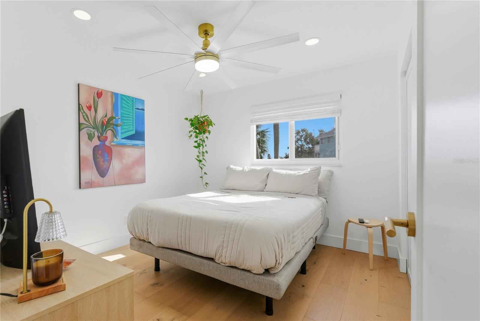 TROPICAL SHORES 1ST ADD - Residential Lease