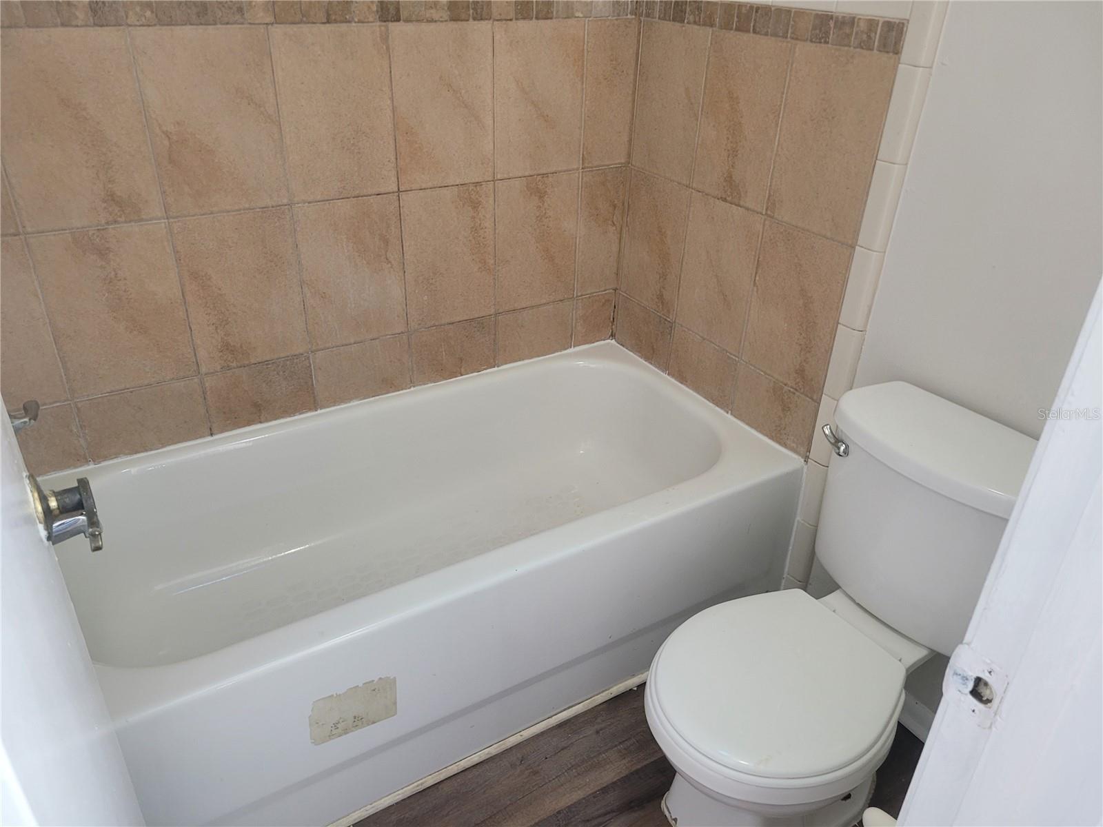 PHEASANT RUN AT ROSEMONT CONDO PH 1 - Residential Lease