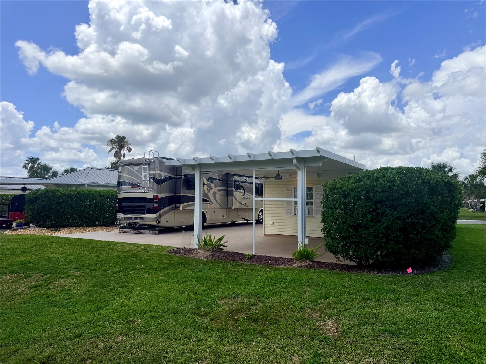 FLORIDA GRANDE MOTOR COACH RESORT - Land