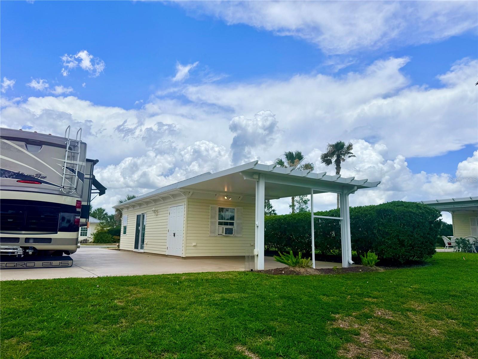 FLORIDA GRANDE MOTOR COACH RESORT - Land