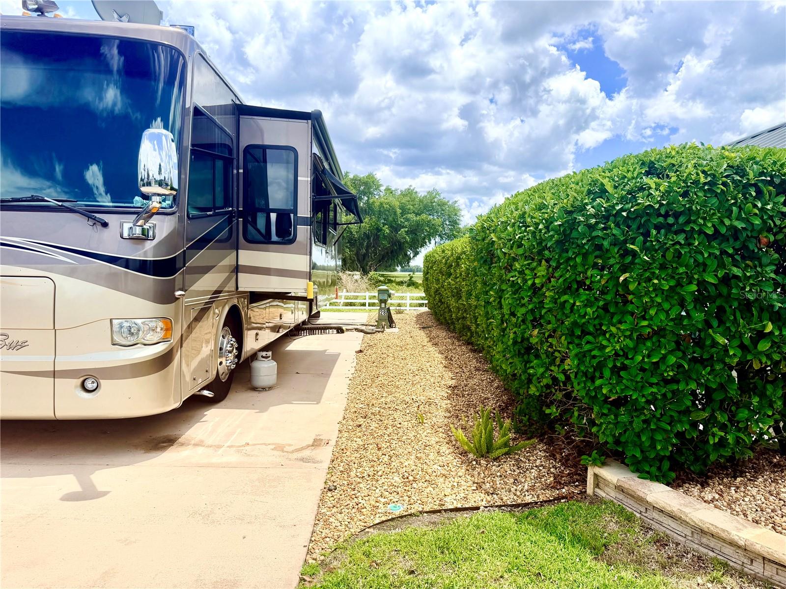 FLORIDA GRANDE MOTOR COACH RESORT - Land