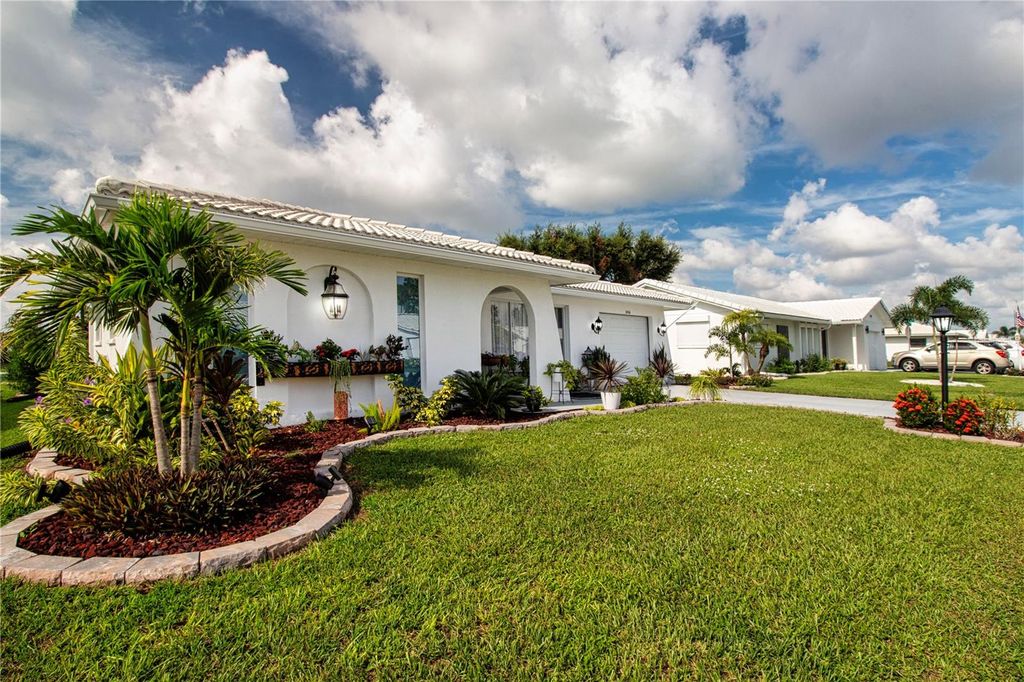 Photo of 3906 Chinaberry Road, Bradenton, FL 34208 (MLS # A4660680)