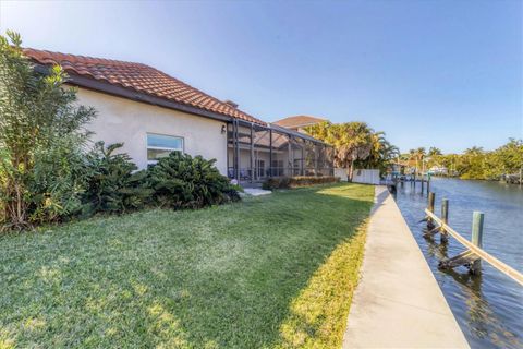 A home in SIESTA KEY