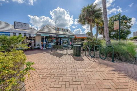 A home in SIESTA KEY