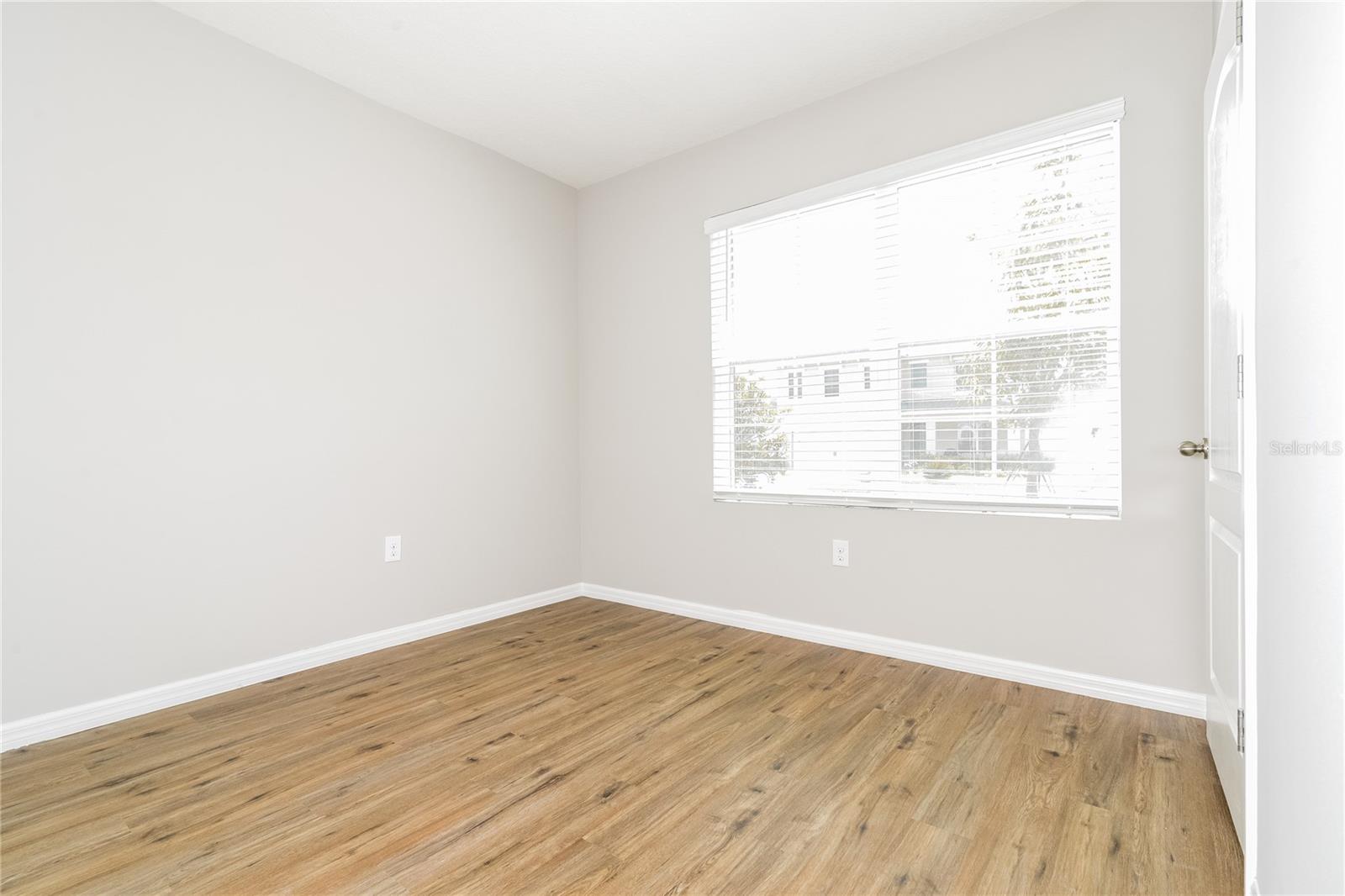 SUMMERVIEW/WOLF CRK RDG PH 2B- - Residential Lease