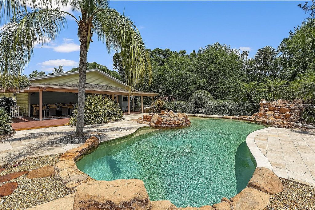 Photo of 2501 Rustic Oaks Drive, Lutz, FL 33559 (MLS # TB8321360)