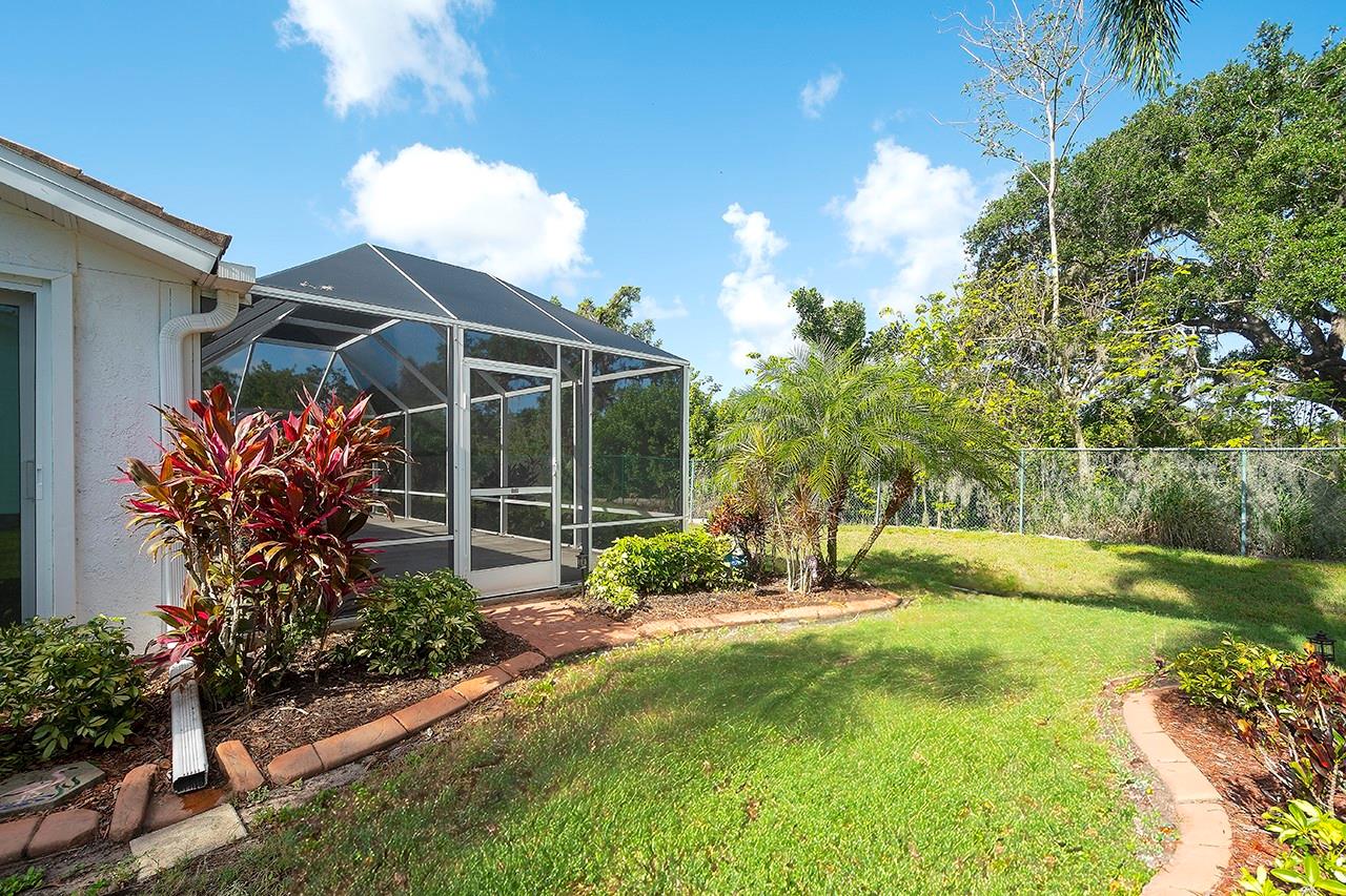 5812 GARDEN LAKES FERN