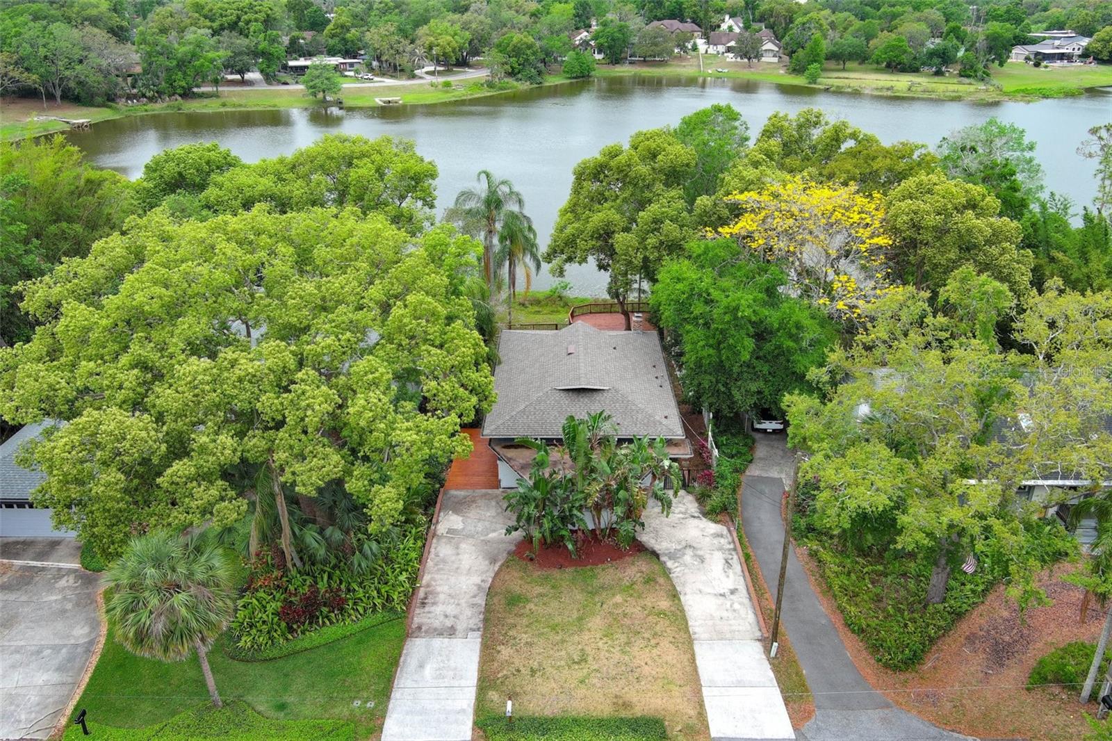 858 LAKE MARION DRIVE