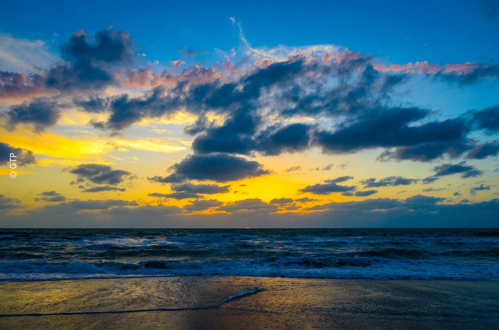 ULTIMAR THREE CONDO - Residential