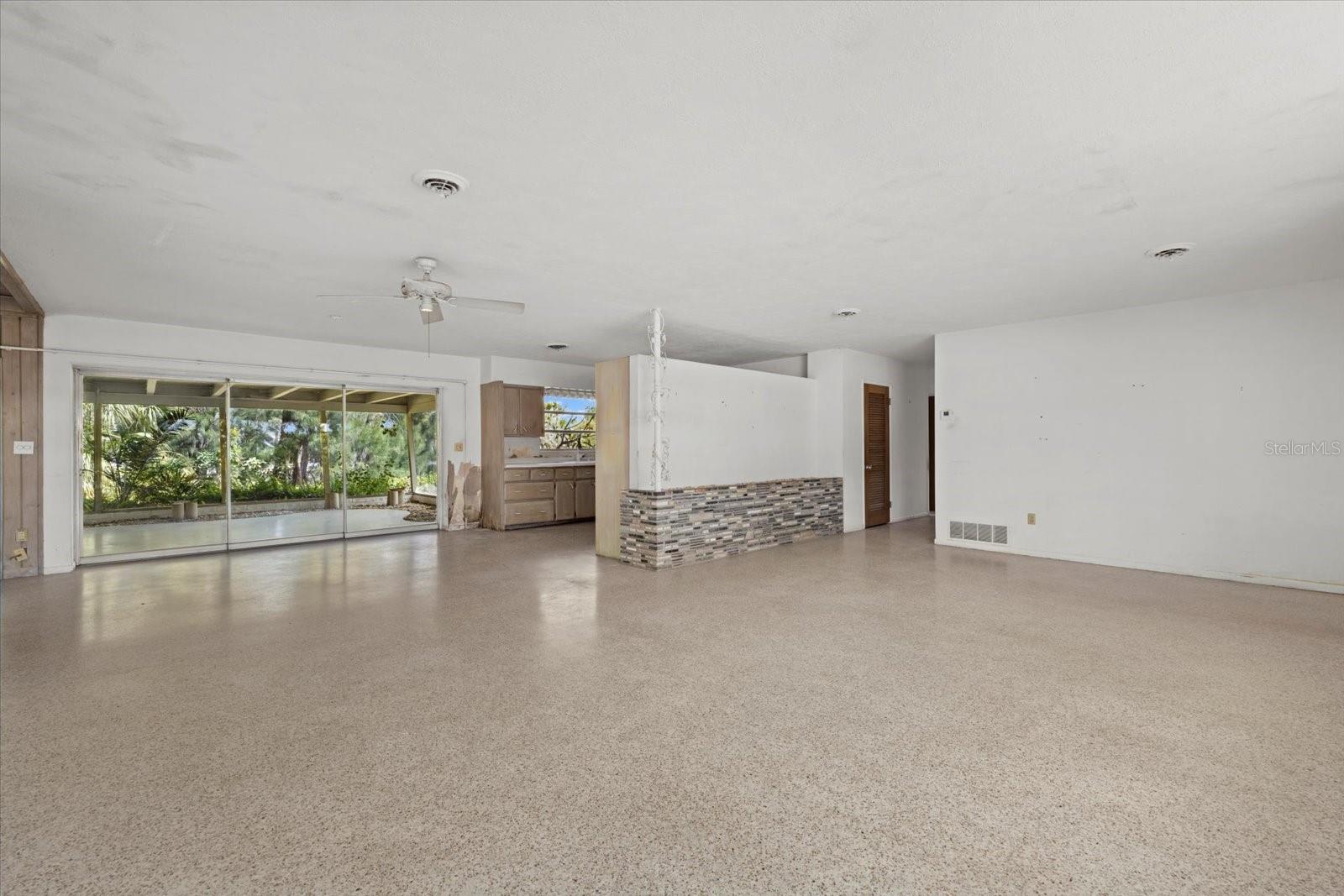 SOUTH GATE - Residential