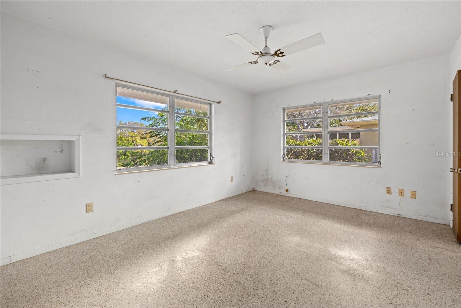 SOUTH GATE - Residential