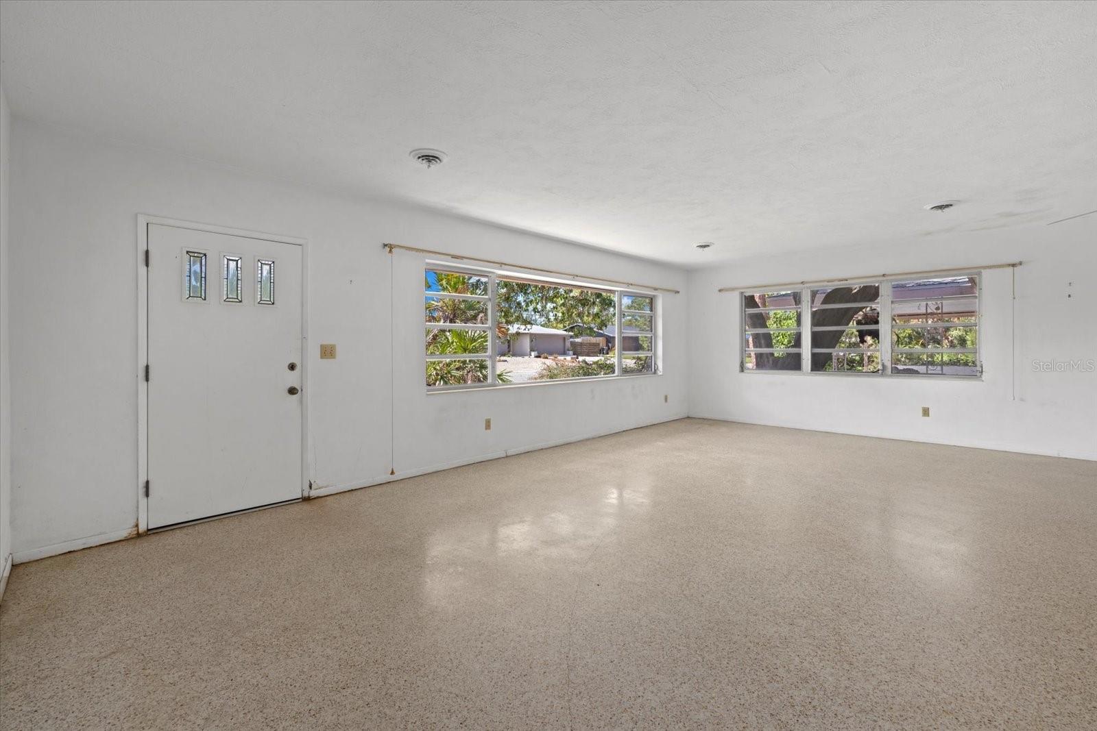 SOUTH GATE - Residential