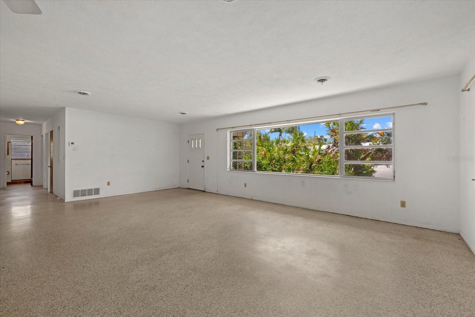 SOUTH GATE - Residential