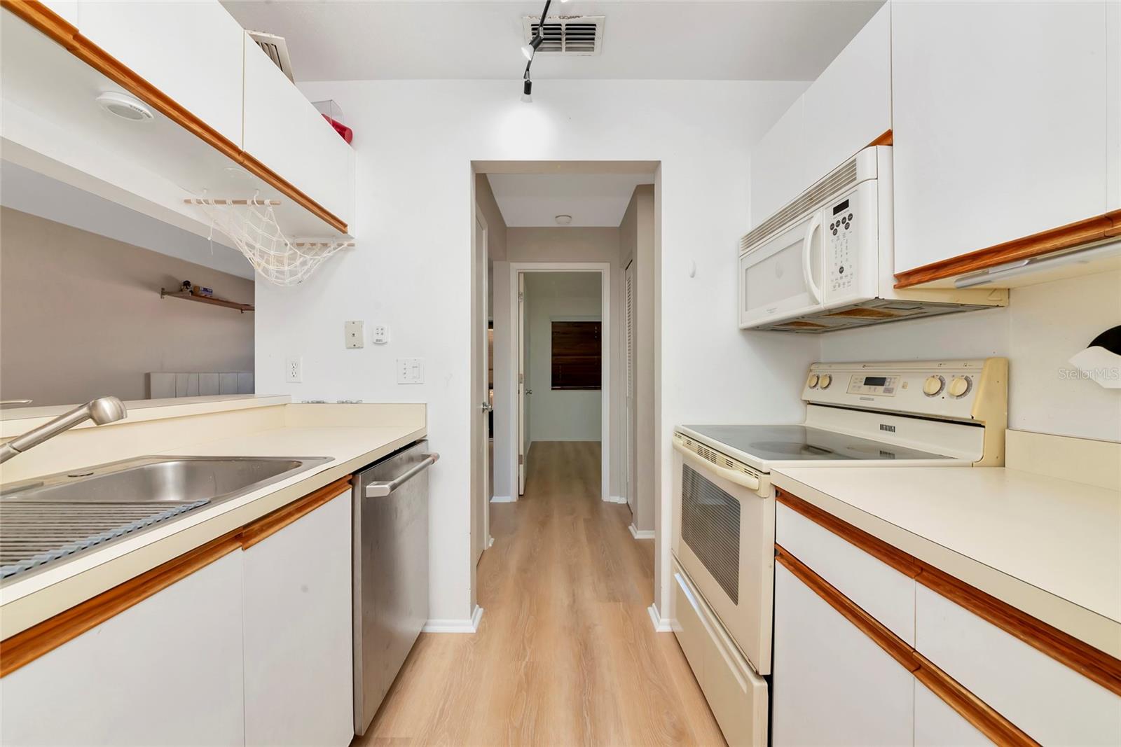 MIRROR LAKE CONDO SEC 4 - Residential