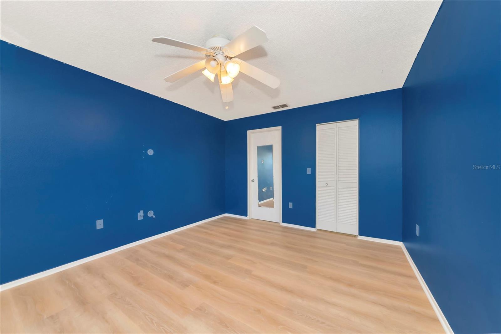 MIRROR LAKE CONDO SEC 4 - Residential