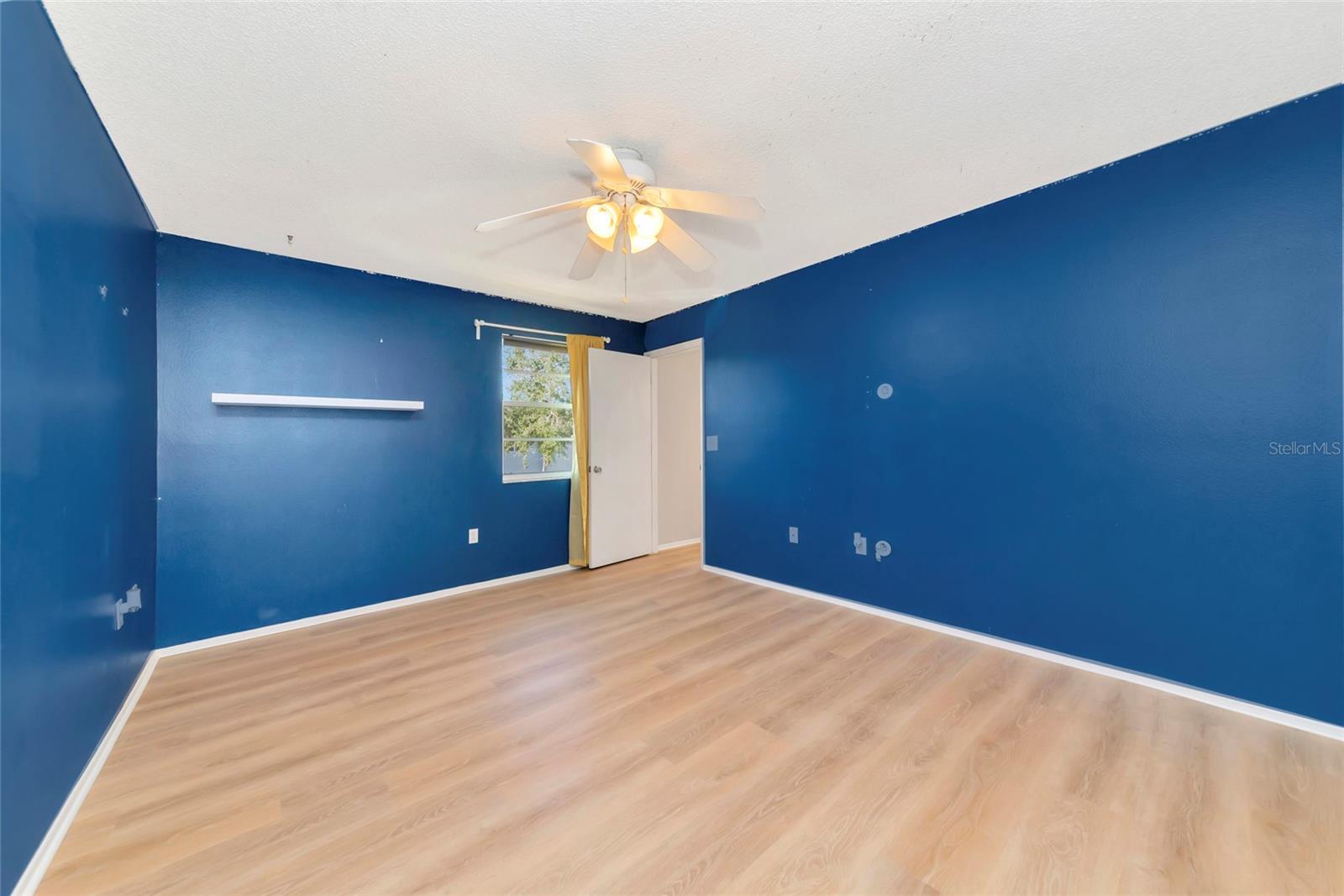 MIRROR LAKE CONDO SEC 4 - Residential