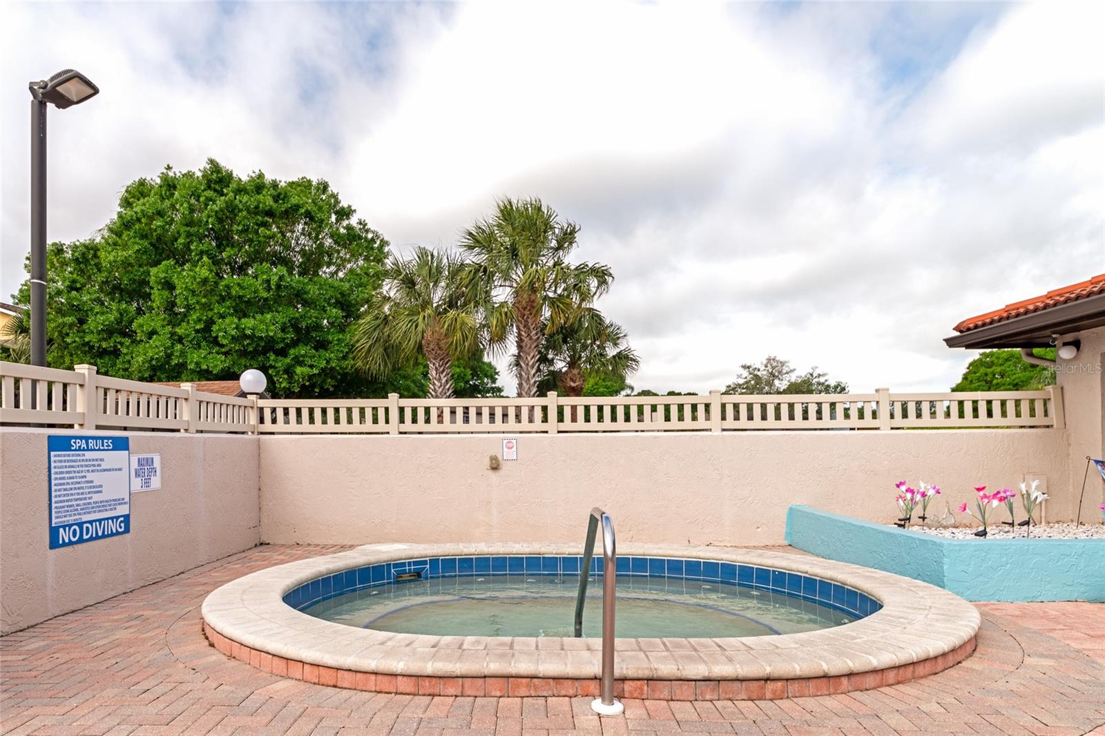 MIRROR LAKE CONDO SEC 4 - Residential