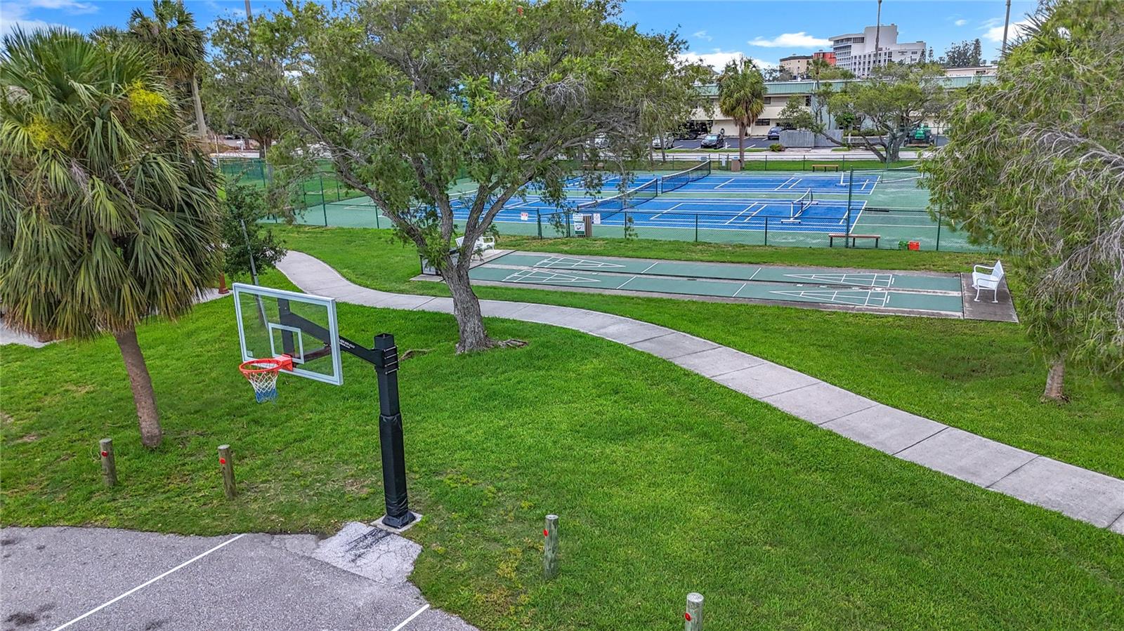 CAPRI ISLE - Residential