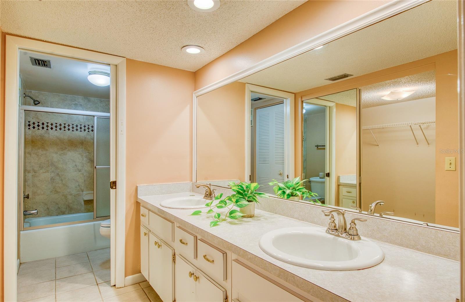 PENTHOUSE GREENS - Residential