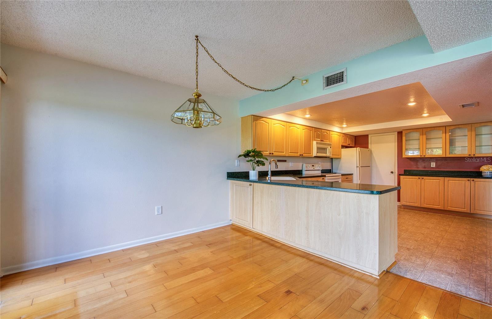 PENTHOUSE GREENS - Residential