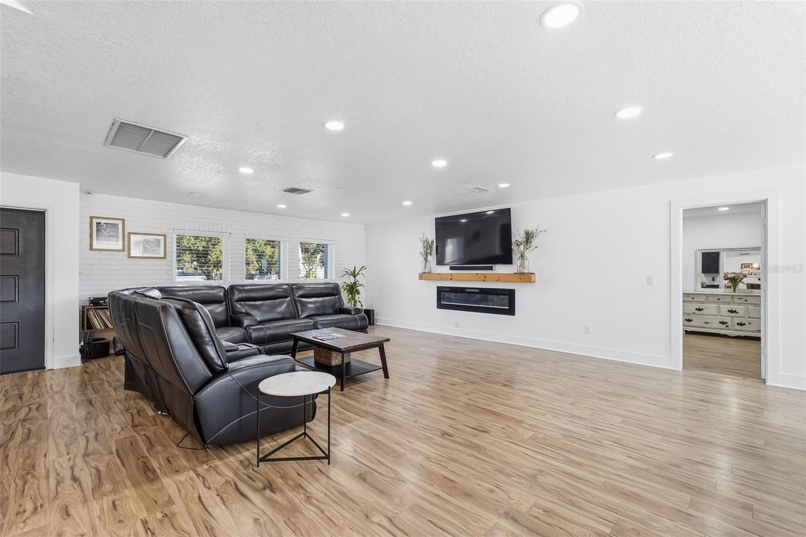 PINELLAS FARMS - Residential