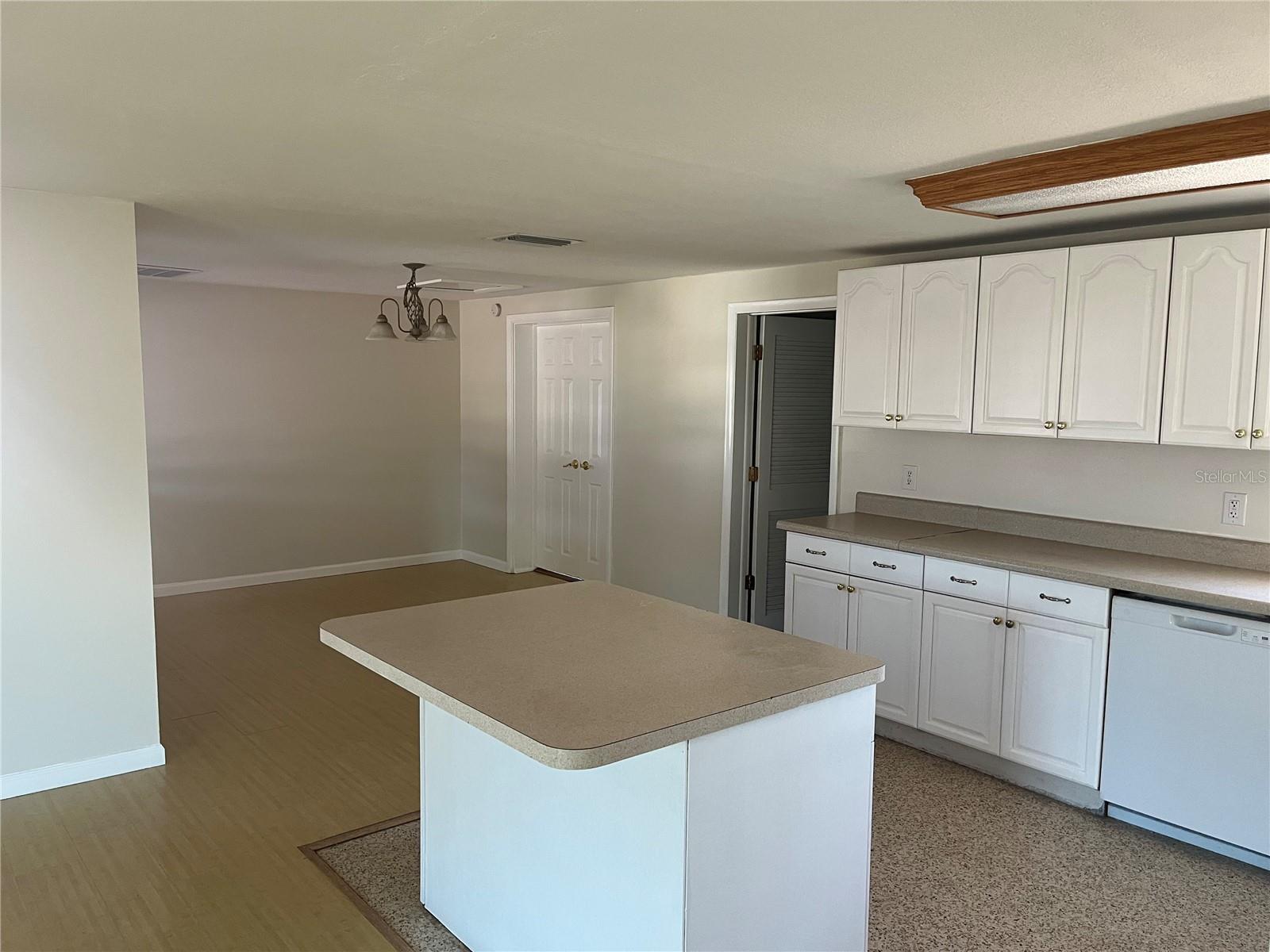 VENICE EAST SEC 1 - Residential Lease