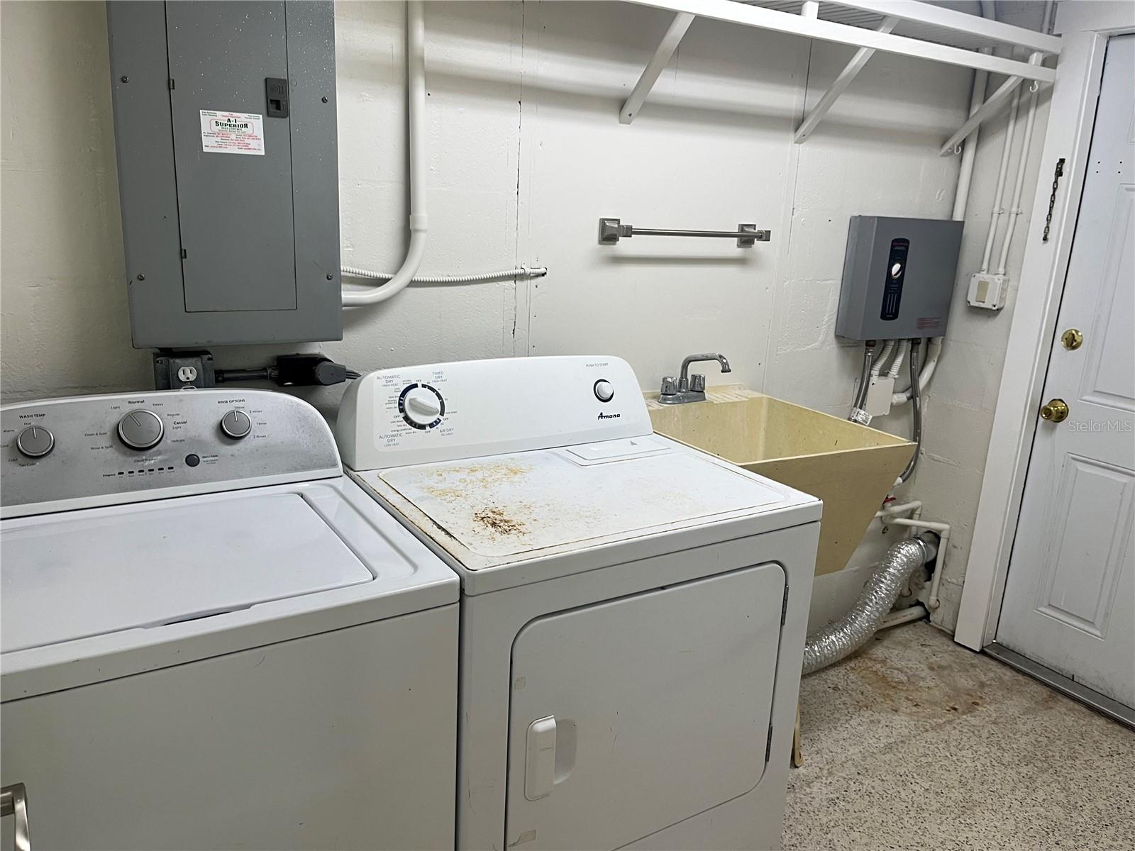 VENICE EAST SEC 1 - Residential Lease