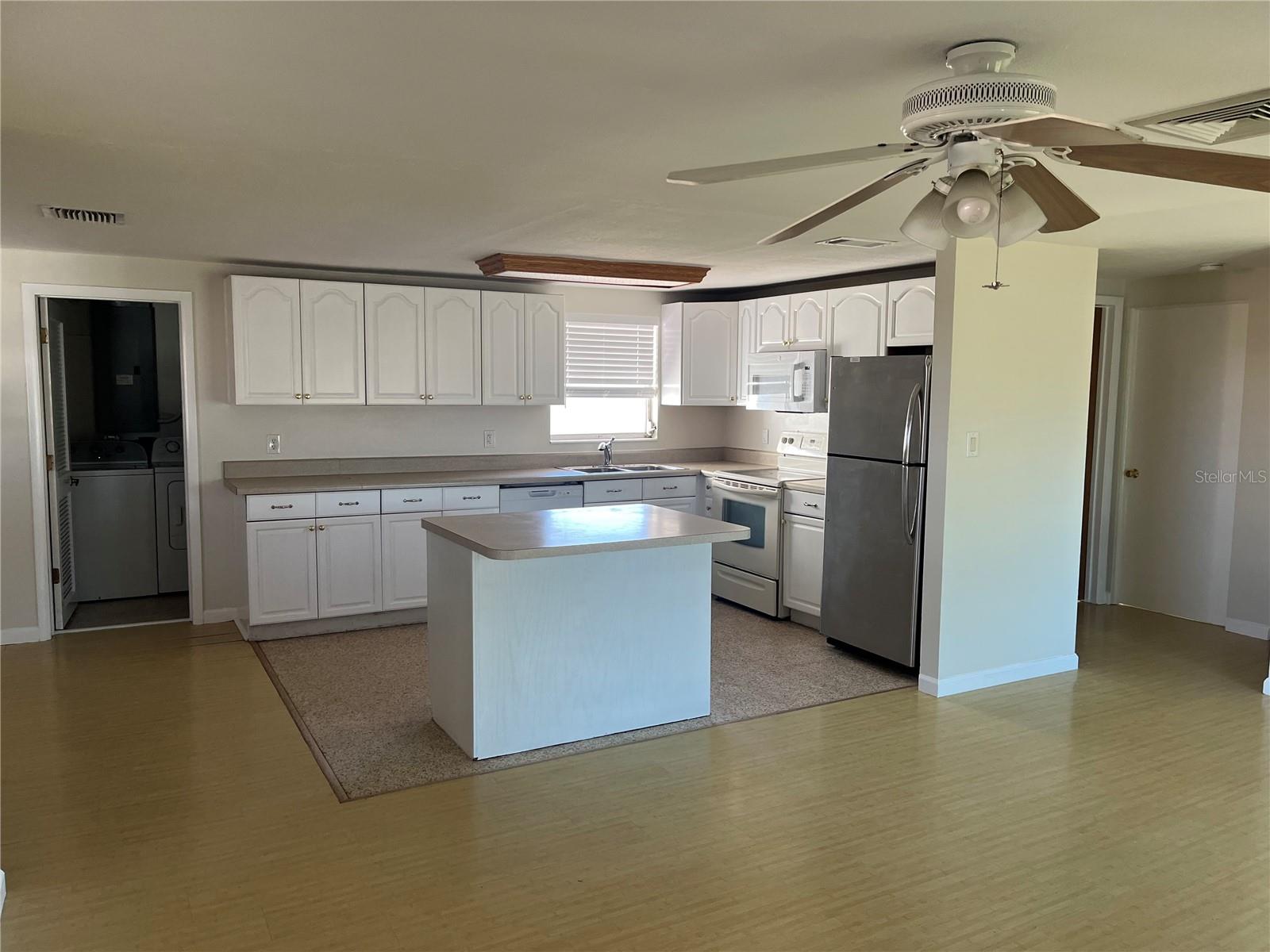 VENICE EAST SEC 1 - Residential Lease