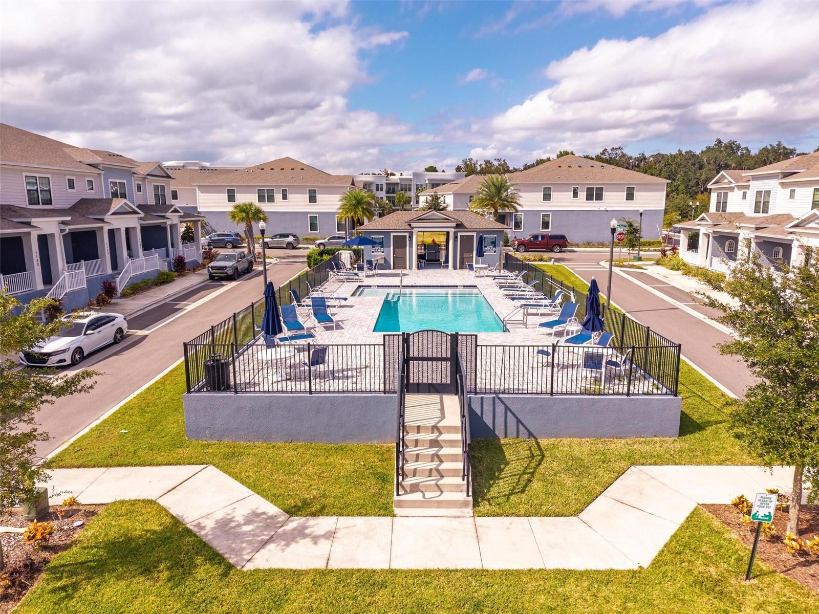 SEMINOLE CROSSING TWNHMS - Residential