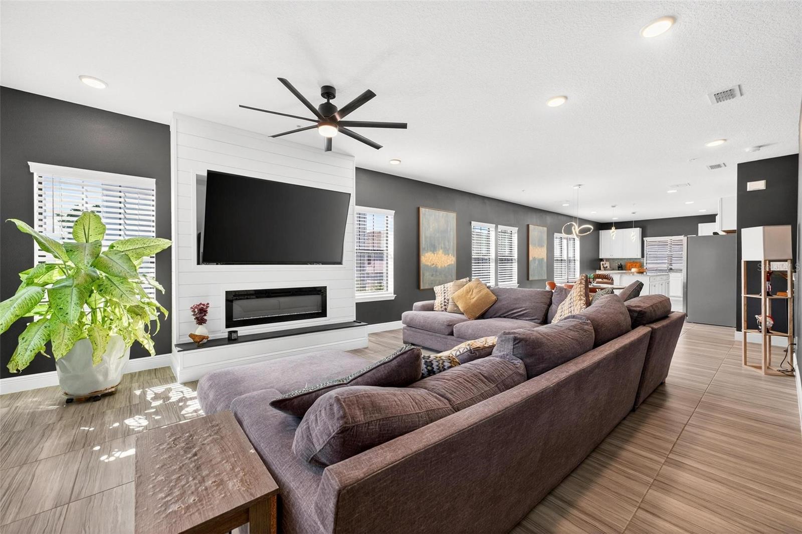 SEMINOLE CROSSING TWNHMS - Residential