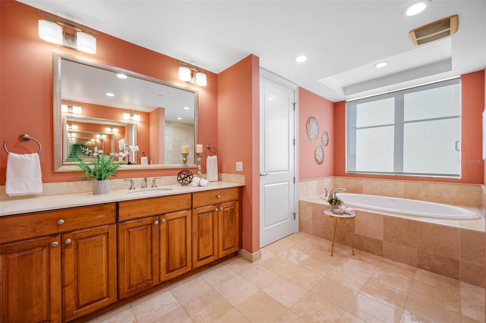 PARKSHORE PLAZA CONDO - Residential