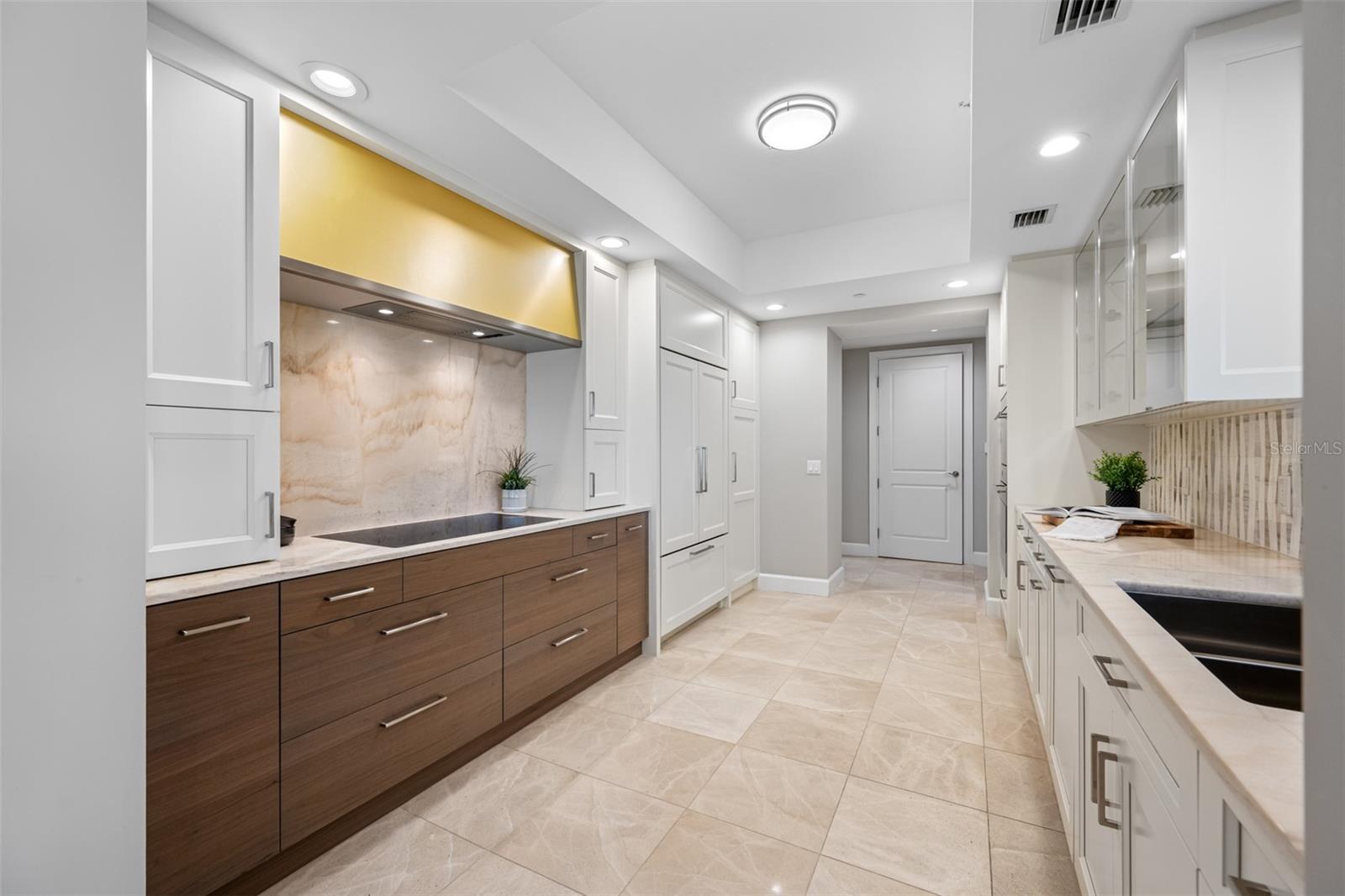 PARKSHORE PLAZA CONDO - Residential