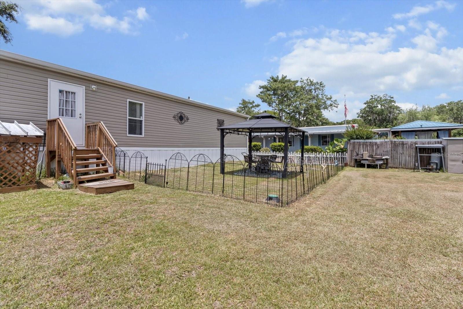 RIVERSIDE GARDENS - Residential
