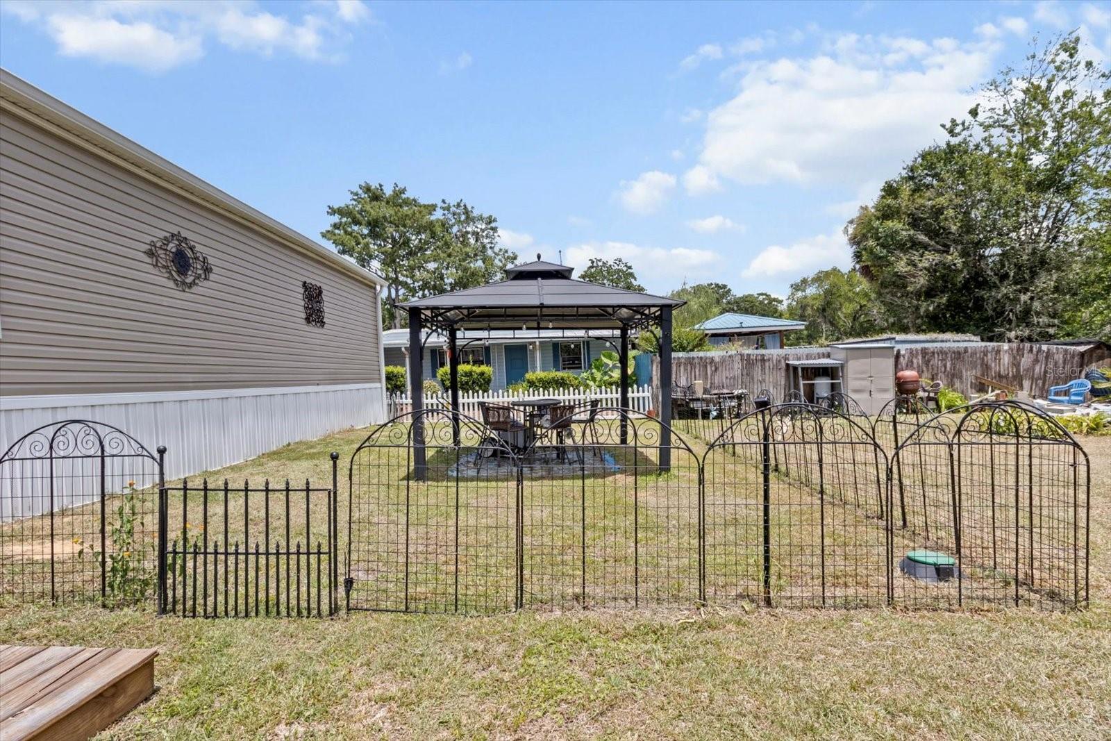 RIVERSIDE GARDENS - Residential