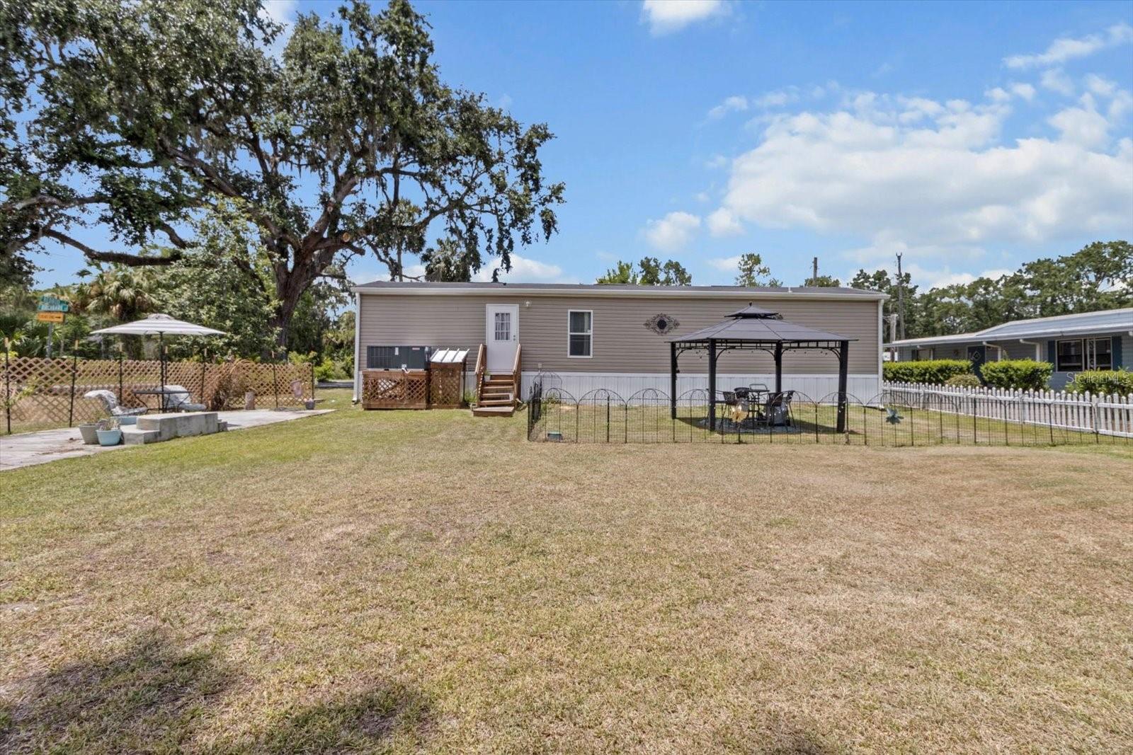 RIVERSIDE GARDENS - Residential