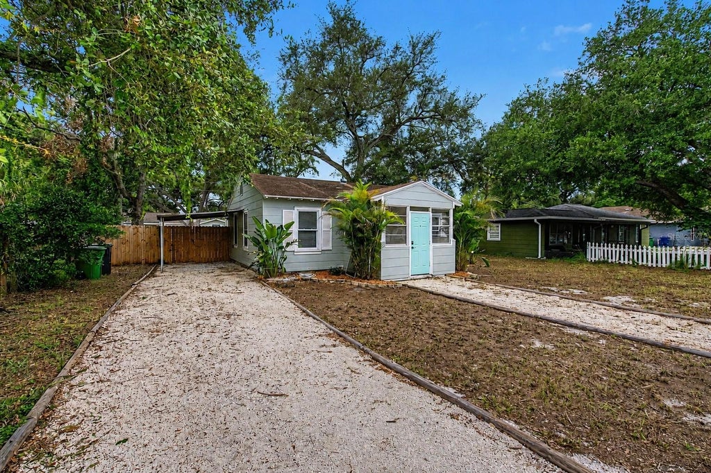 Photo of 3208 W Hartnett Avenue, Tampa, FL 33611 (MLS # TB8542863)