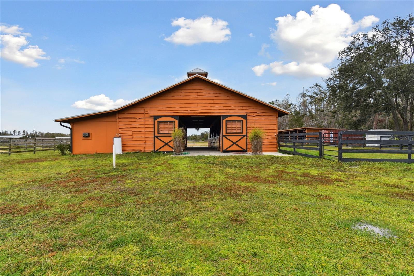 Come rent this gorgeous 10 acre property. Looking for a hideaway for you and your horses? This has it all...and the location is amazing!!